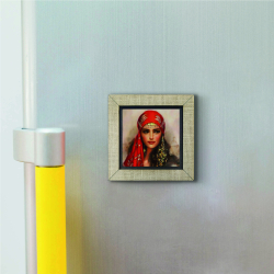 Al Yazmalı Kadın Printed Wooden Magnet