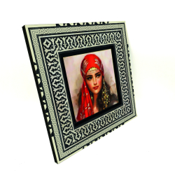 Al Yazmalı Kadın Baskılı Ahşap Tablo